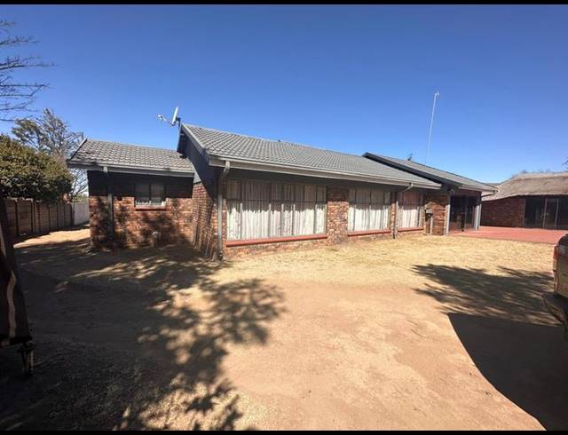 4 BEDROOM HOUSE FOR SALE IN BEDWORTH PARK